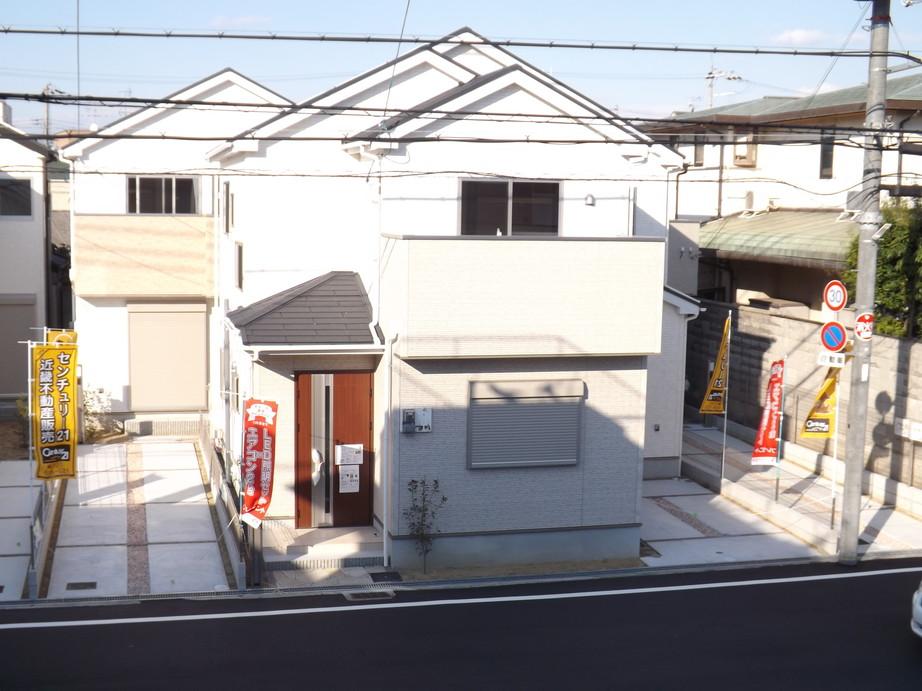 Local appearance photo. To the convenient location of the local photos (streets) 2WAY access! All four House!