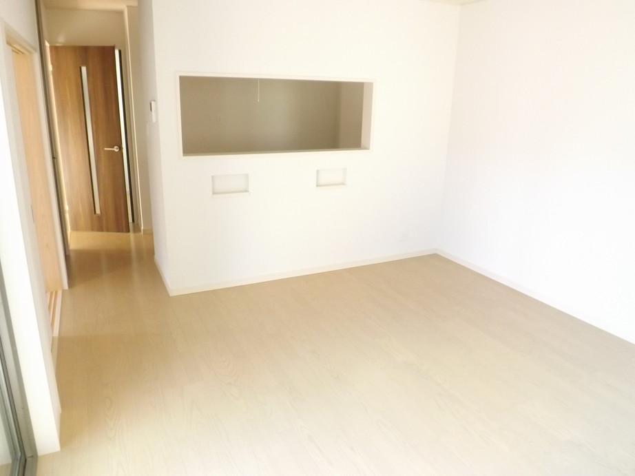 Living. Local photos (living) Comfortable space of all window glazing!