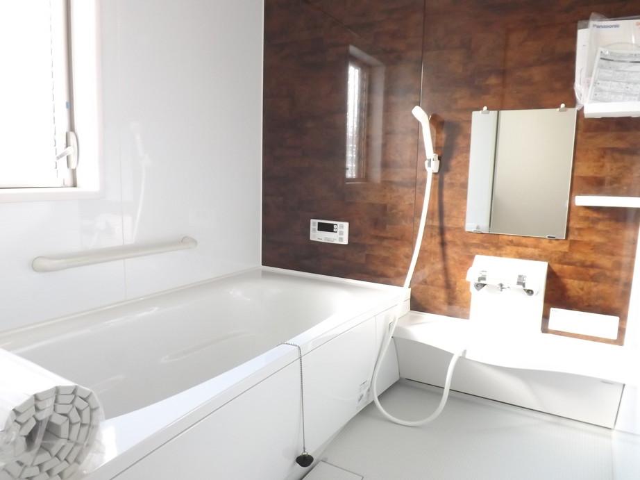 Bathroom. Local photo (bathroom)