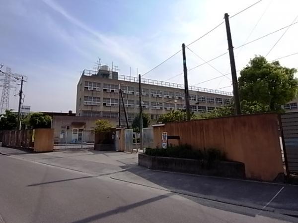 Primary school. Fujito until elementary school 240m