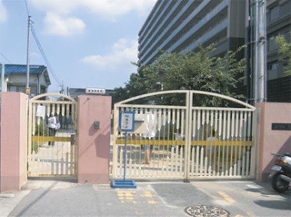 kindergarten ・ Nursery. 230m to the Higashi-Osaka City Museum of Torii nursery