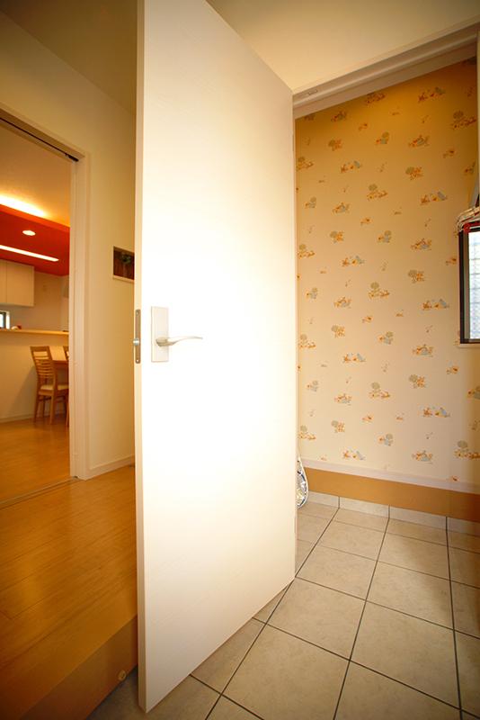 Receipt. No. 4 place <model house> dirt floor walk-in closet (January 2013) Shooting