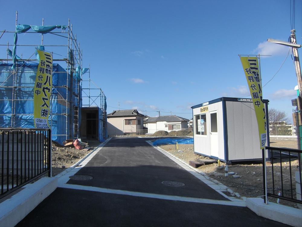 Local photos, including front road. Local (12 May 2013) Shooting