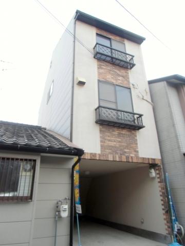 Local appearance photo. 1998 architecture! This renovated property