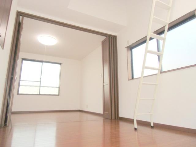 Non-living room. All Western-style 6 quires more