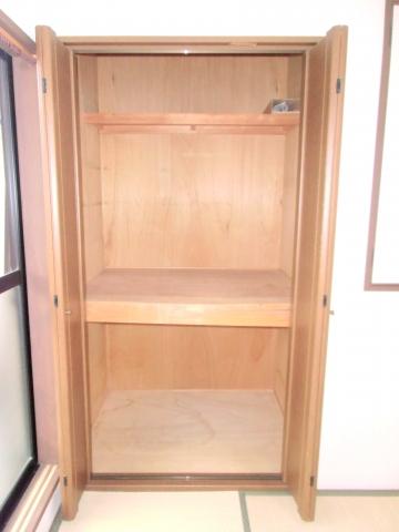 Receipt. Is a Japanese-style room of storage