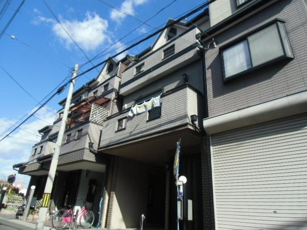 Local appearance photo. Intercom with TV monitor that can check the visitor's