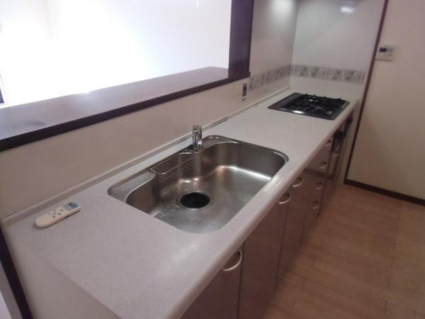 Kitchen. Face-to-face kitchen where you can enjoy a conversation