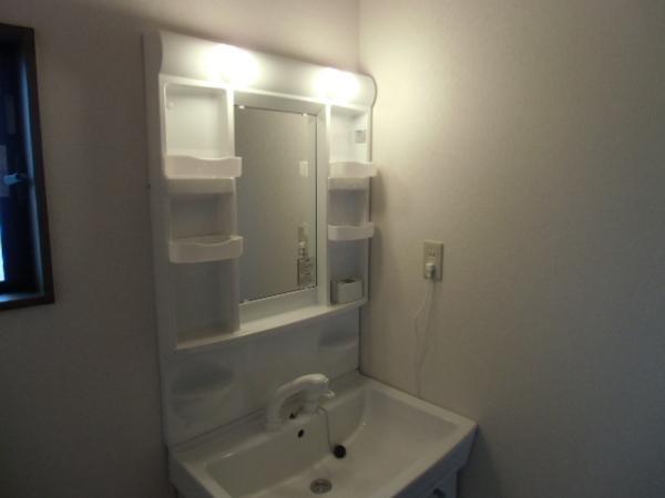 Wash basin, toilet. Vanity with excellent storage capacity and functionality