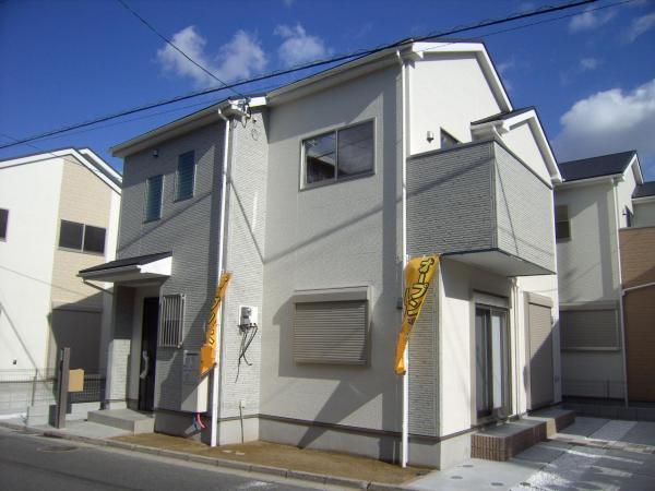 Local appearance photo. Bright house