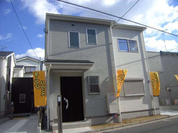 Local appearance photo. Spacious house frontage