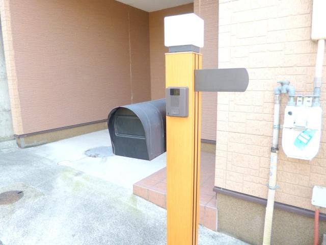 Local appearance photo. Stylish post