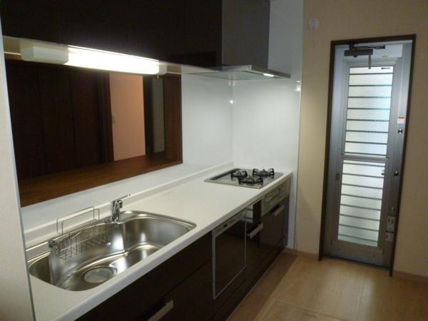 Kitchen. Face-to-face kitchen where you can enjoy a conversation