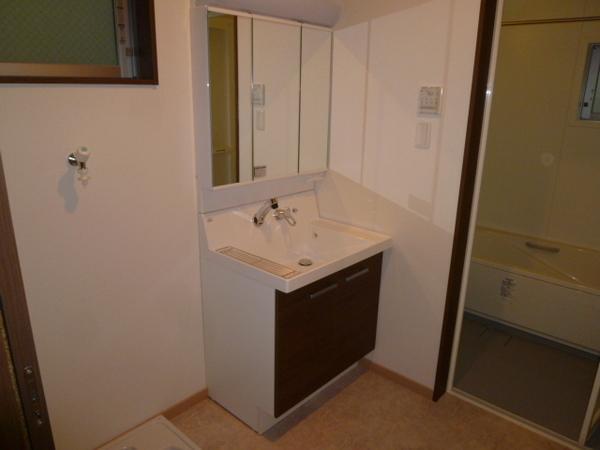 Wash basin, toilet. Vanity with excellent storage capacity and functionality