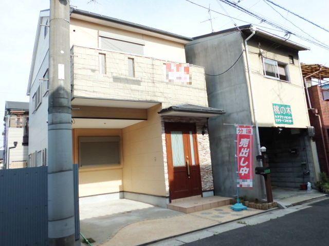 Local appearance photo. Local (05 May 2013) Shooting