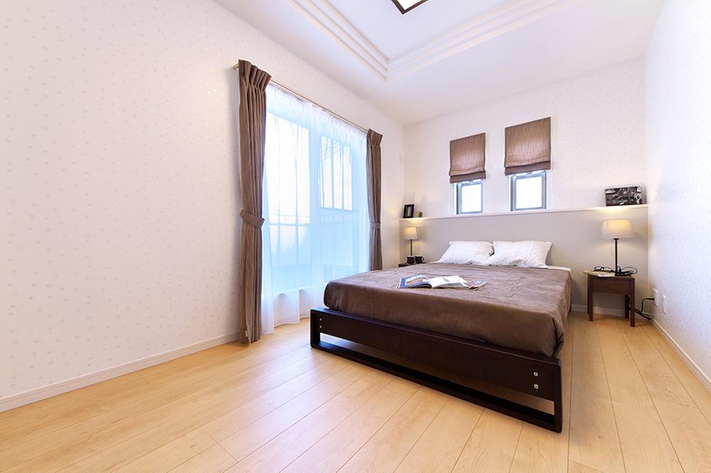 Non-living room. The main bedroom image