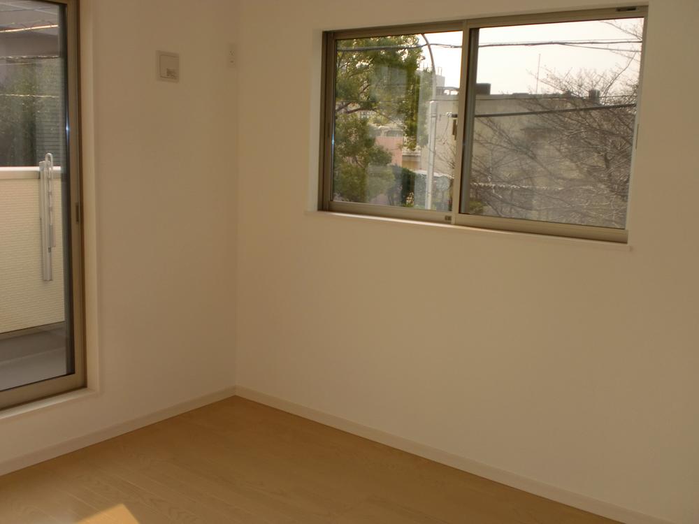 Non-living room. (Same specifications photo)