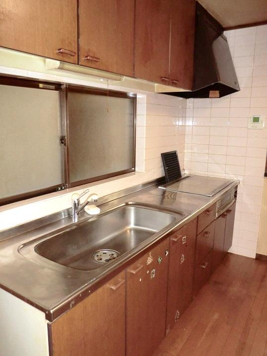 Kitchen. Indoor (September 2012) shooting