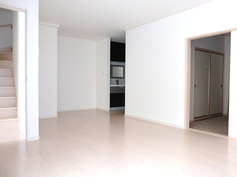 Same specifications photos (living). Same specifications