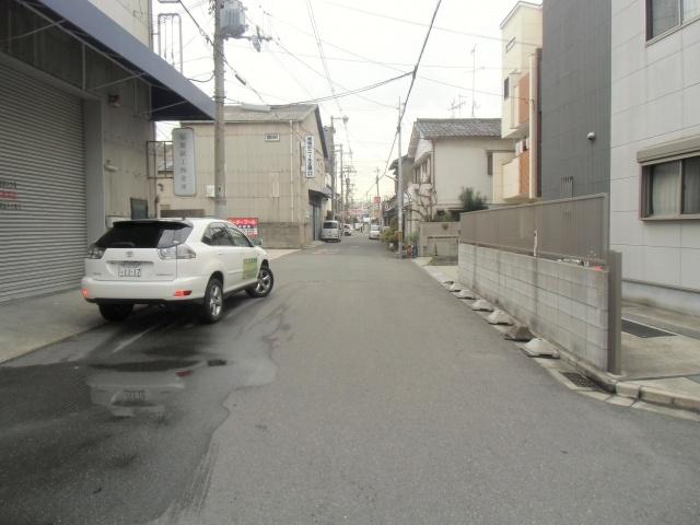 Local photos, including front road. Secondary road