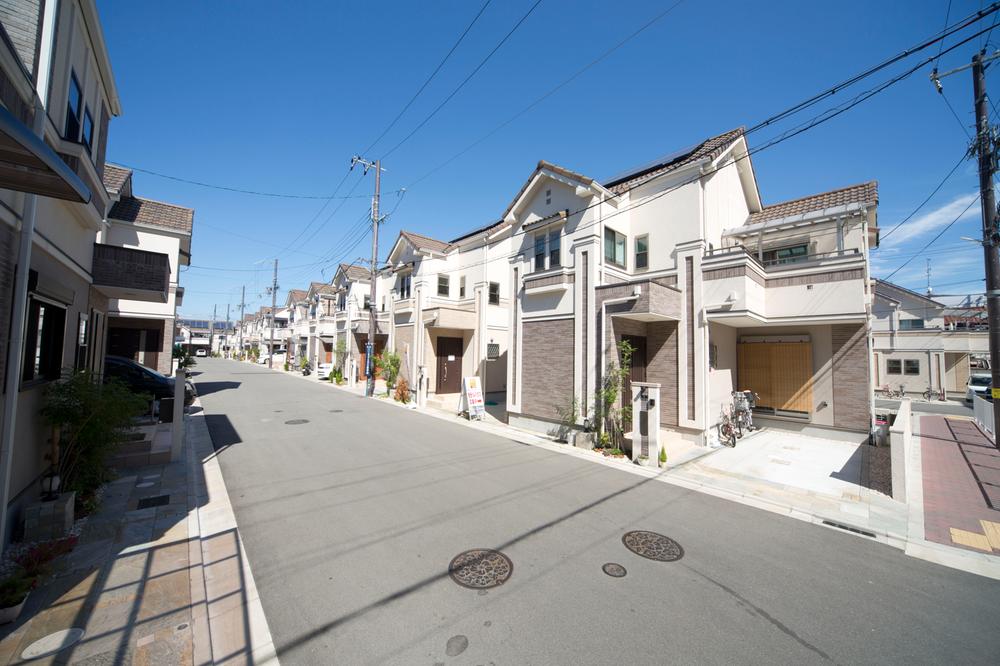 Local photos, including front road. Local (10 May 2013) Shooting