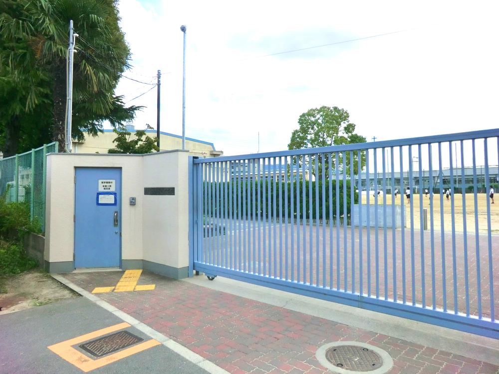 Junior high school. Higashi Osaka Municipal Tamagawa until junior high school 1002m