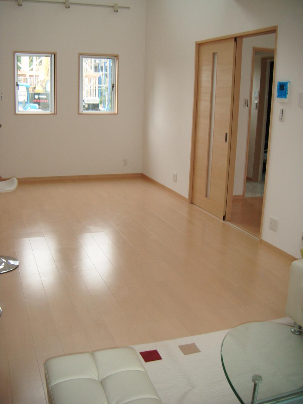 Same specifications photos (living)