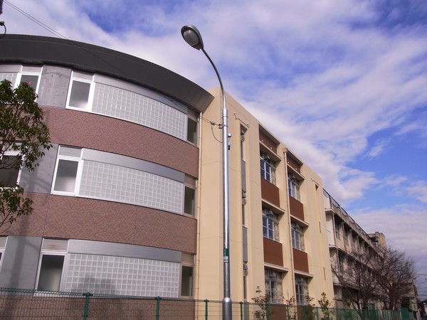 Other Environmental Photo. Konoike 510m walk 7 minutes to the east elementary school. Raised each in grades such as pumpkin or gourd and morning glory, Elementary school Fureaeru with nature. There are a variety of club activities, such as badminton and land and movies, We are actively involved