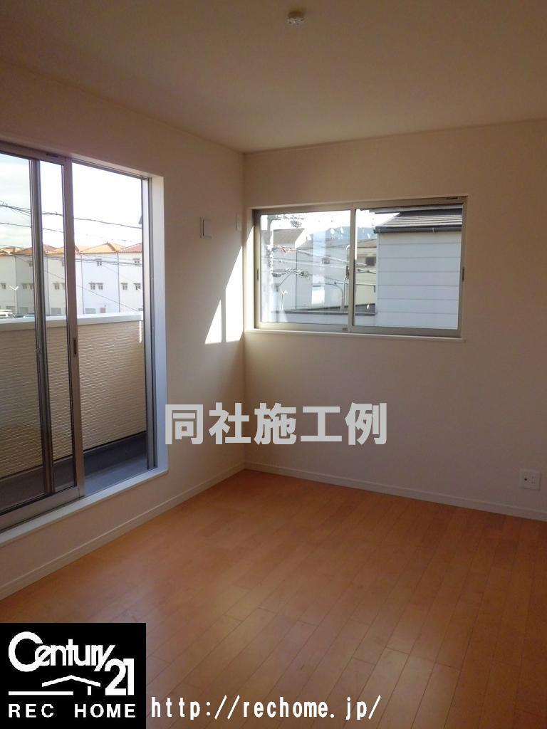 Same specifications photos (Other introspection)