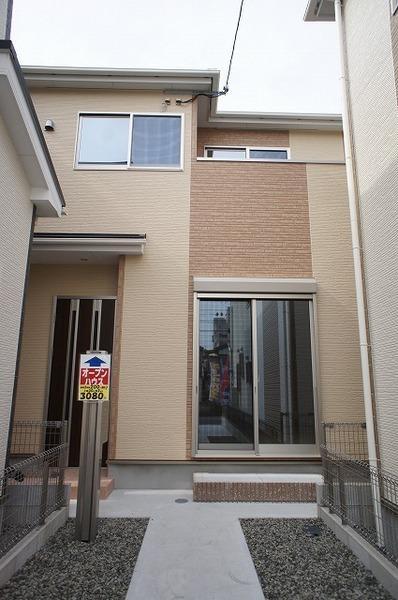 Same specifications photos (appearance). Happy station 3-minute walk!