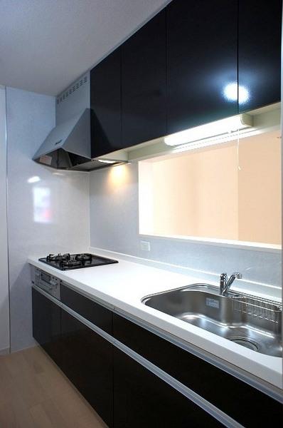 Same specifications photo (kitchen). Face-to-face kitchen where you can enjoy a conversation