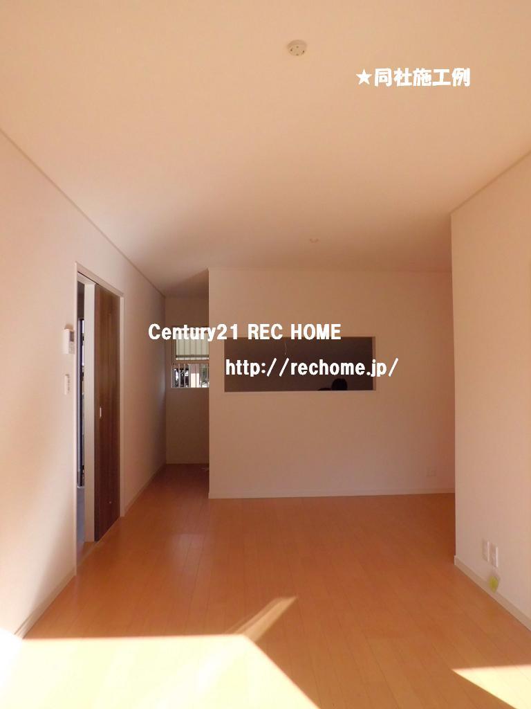 Same specifications photos (living)