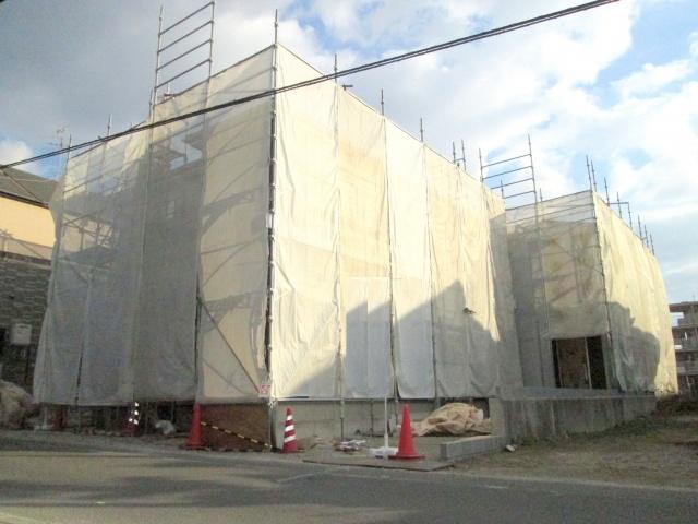 Local appearance photo. Higashi-cho, Kusaka all is three buildings newly built three-story