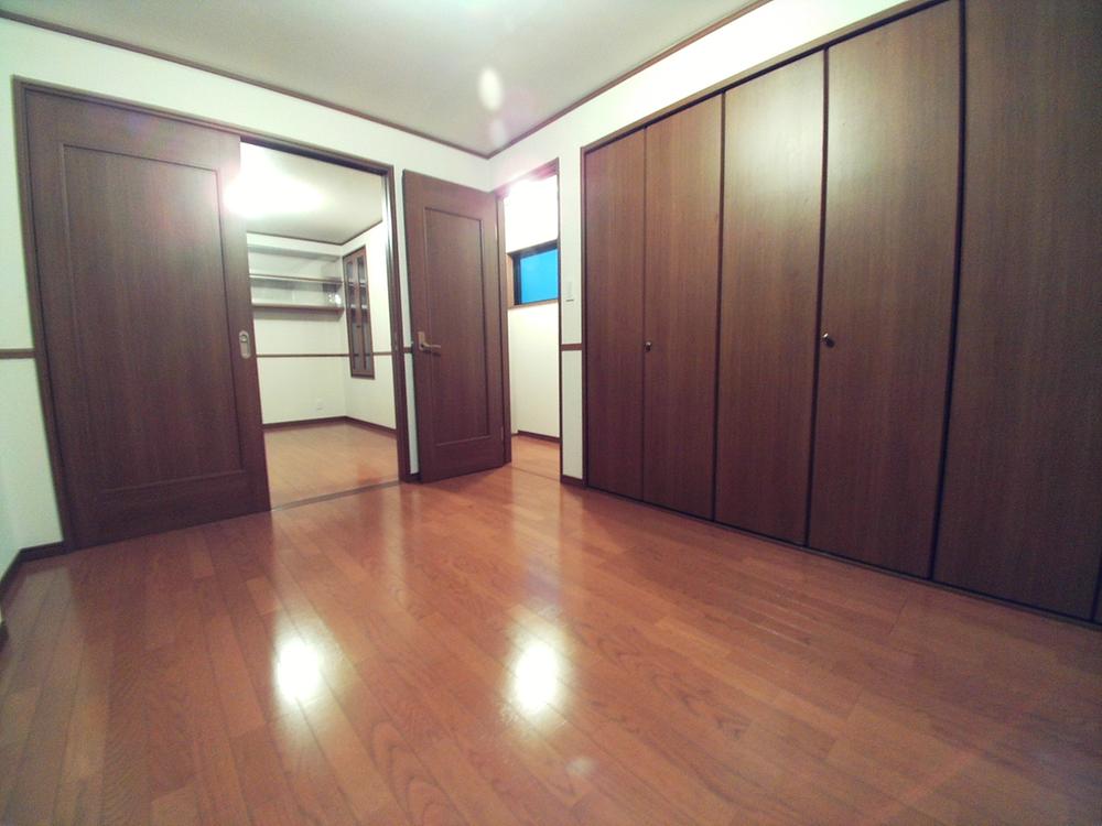 Non-living room. The third floor Western-style room is connected.