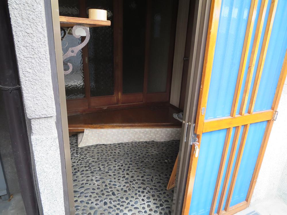 Entrance. Local (24 May 2013) Shooting