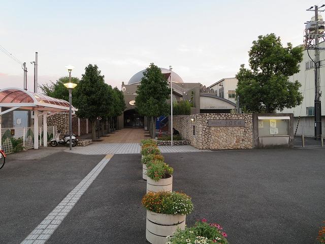 library. Garden 724m to Library