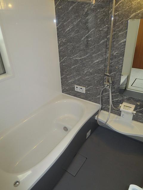 Bathroom. Local (12 May 2013) Shooting