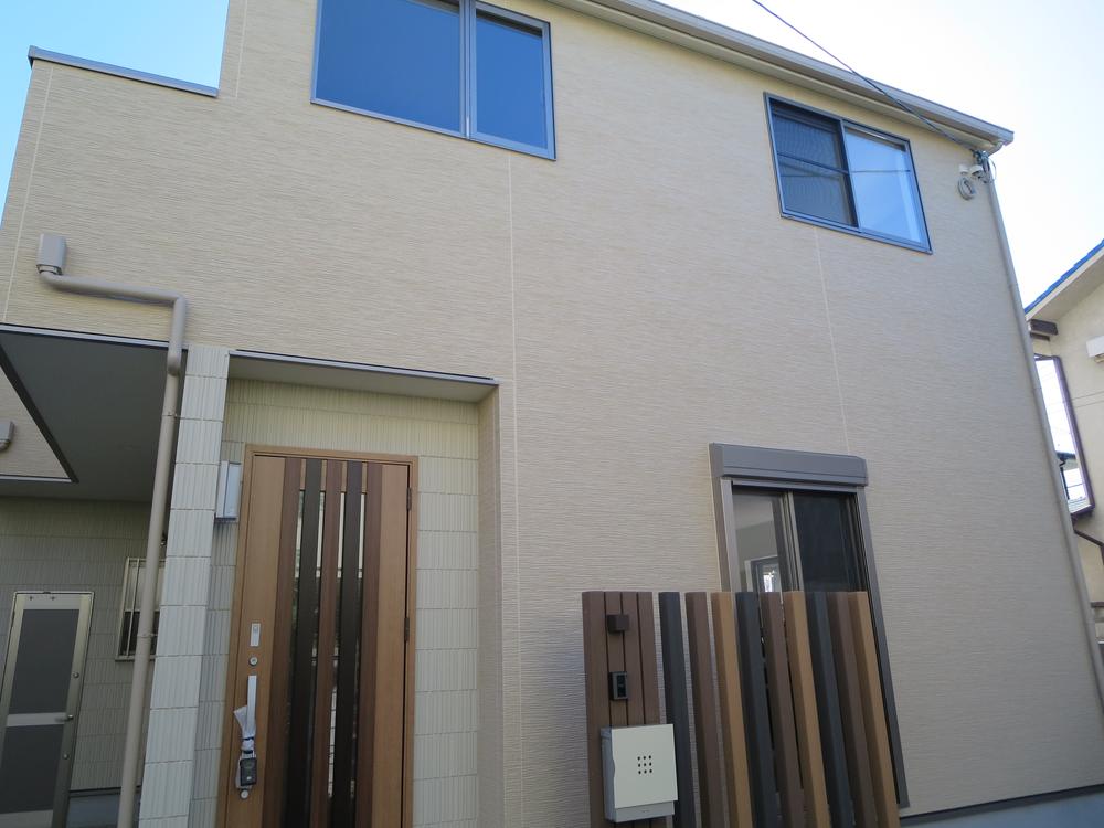 Construction ・ Construction method ・ specification. Robust and faded not luxury siding