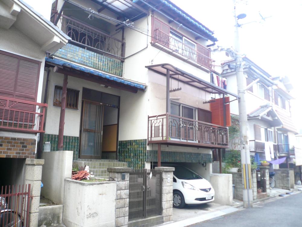 Local appearance photo. Elementary and junior high school near, Super is also close to life convenient. 