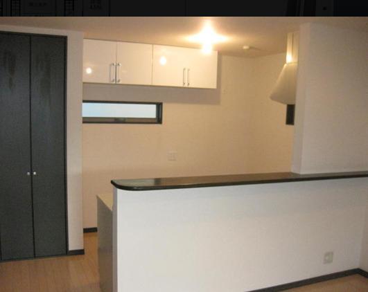 Kitchen. Face-to-face is the kitchen. Because even in the kitchen part marked with floor heating It is also happy to housework cold day.