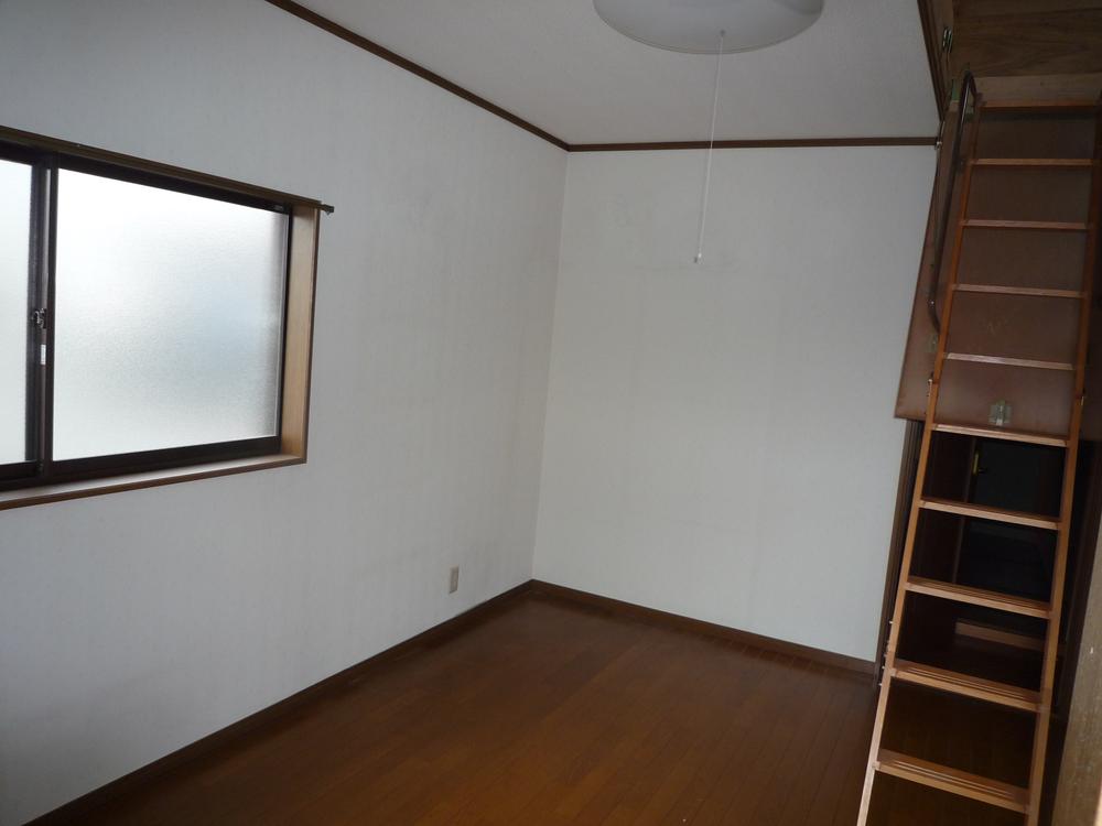 Other local. The second floor Western-style. 