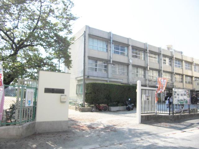 Junior high school. Higashi-Osaka City Kashiwada until junior high school 886m