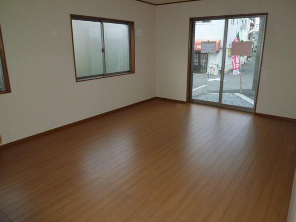 Living. Comfortable relaxing spacious living