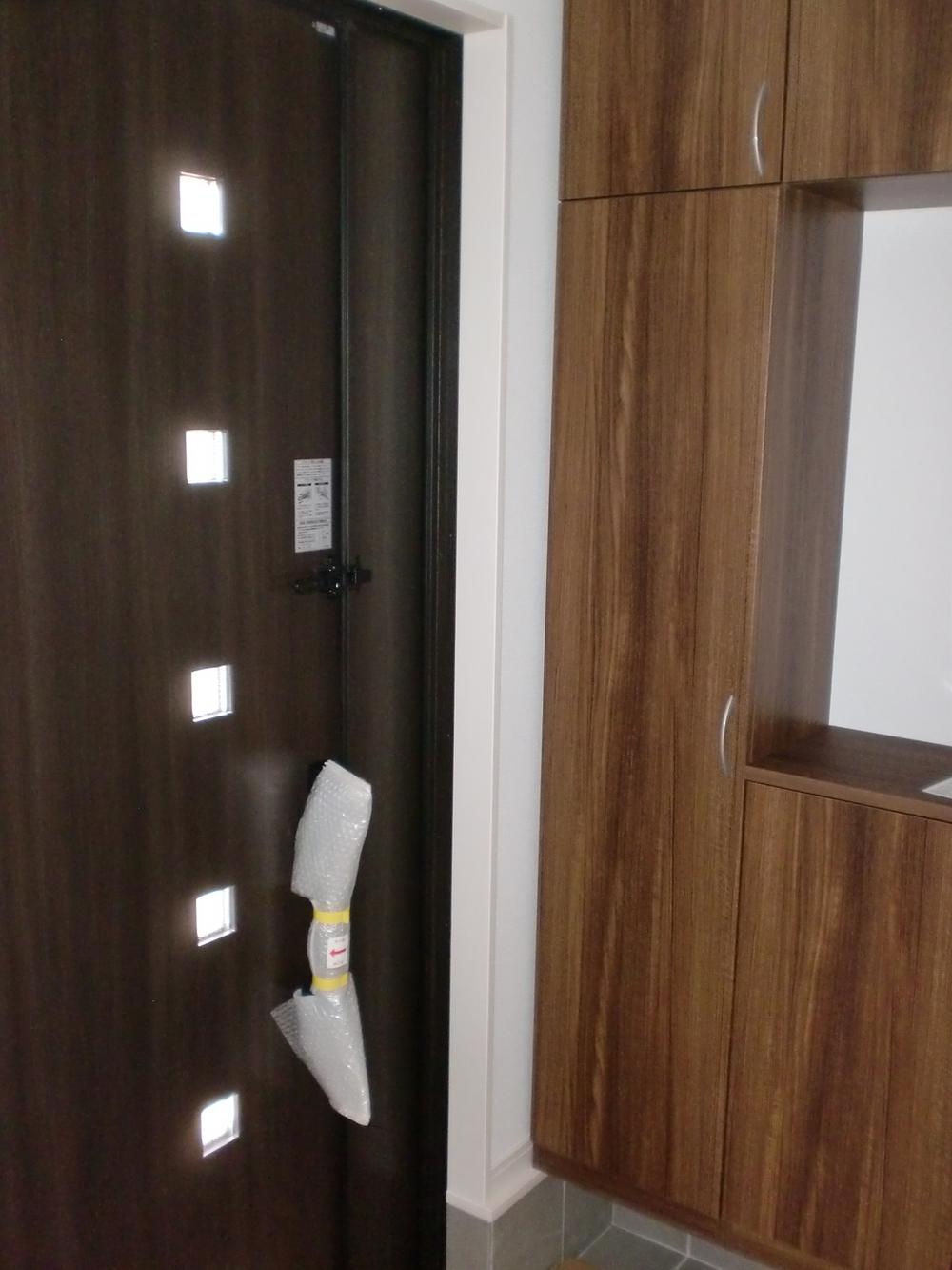 Entrance. (The same scene photos)