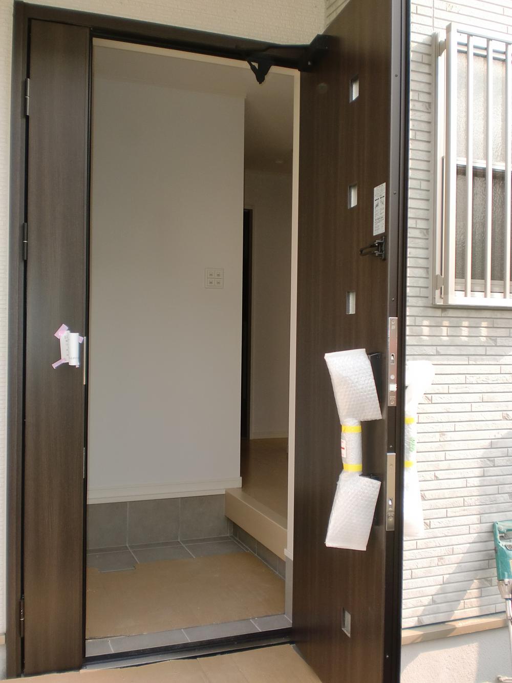 Entrance. (The same scene photos)