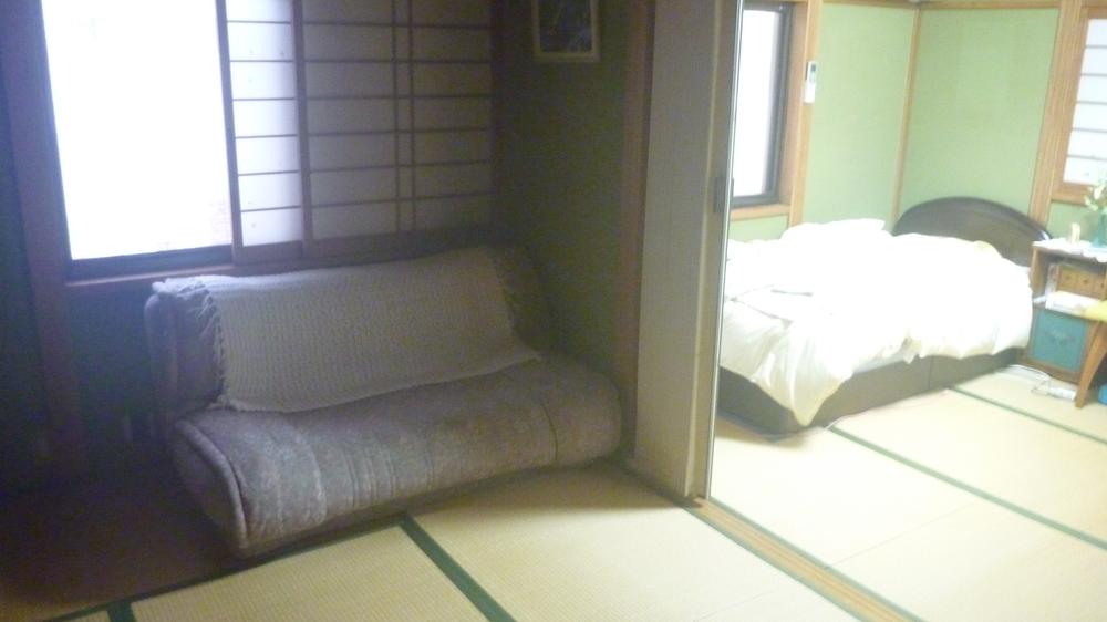 Non-living room. Also is Japanese-style room