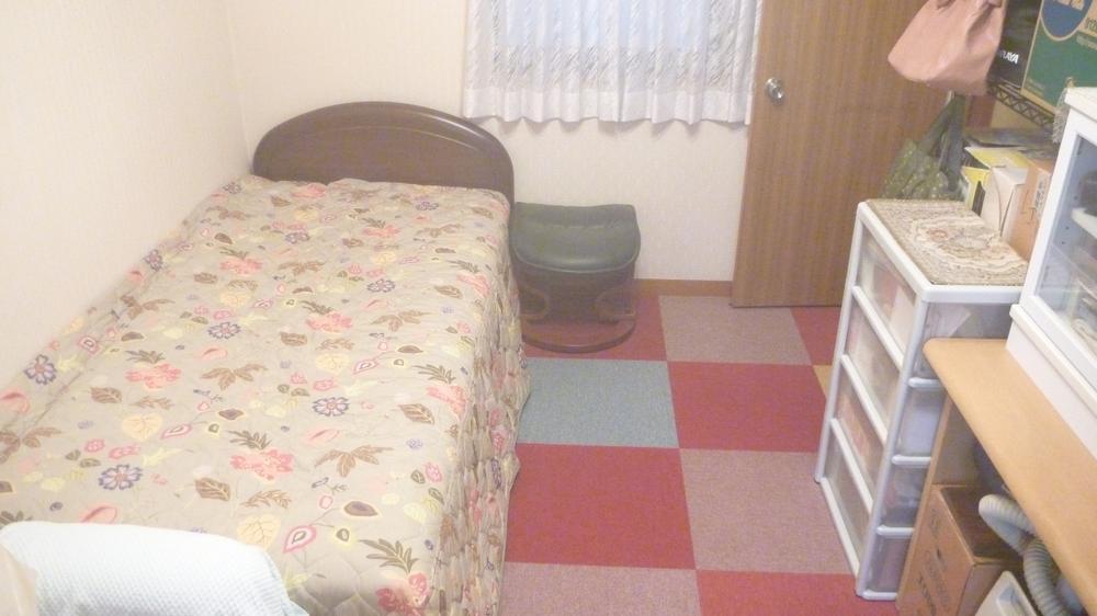 Non-living room. Western is