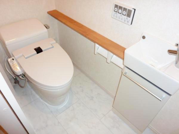 Toilet. It is clean and comfortable comfortable toilet space.  [Other construction site]