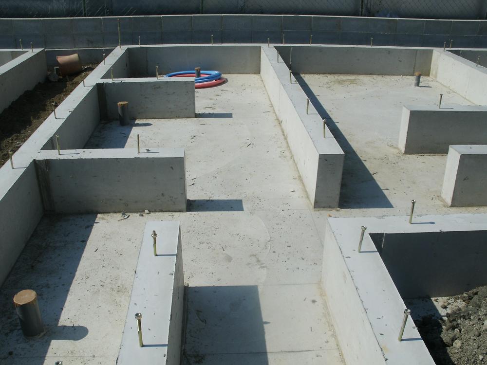 Construction ・ Construction method ・ specification. Adopt the foundation laid a concrete slab on the entire floor of the building.  [Other construction site]