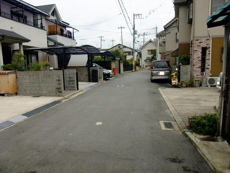 Local photos, including front road. Local (10 May 2013) Shooting